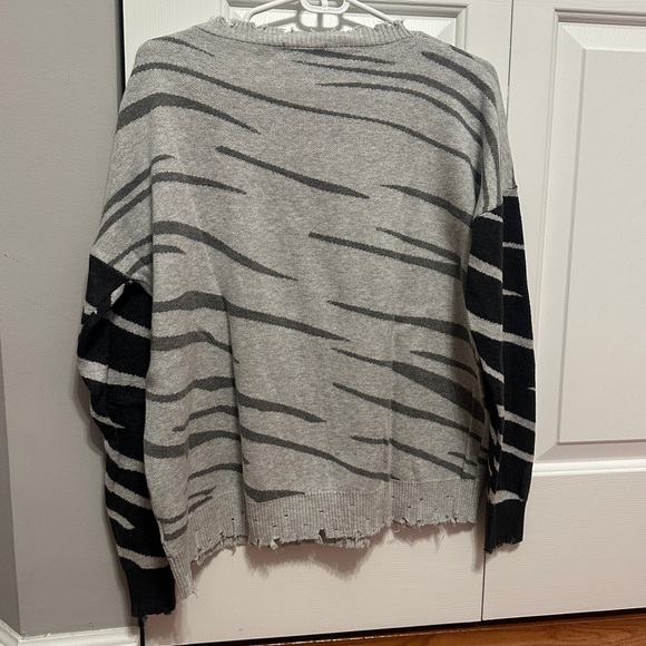 Fate Grey Zebra Sweater Two Tone - Picture 2 of 2